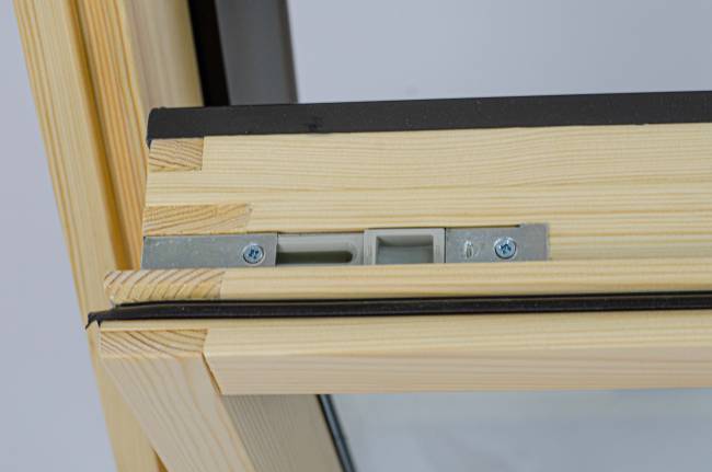 Мансардное окно FTP (CH) со среднеповоротным типом открывания Мансардное окно FTP (CH) со среднеповоротным типом открывания