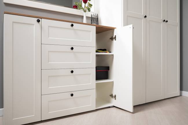 Комод Остин 16.221 с тумбой две дверки цвет белый шагрень/дуб крафт золотой