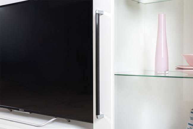 Пенал со стеклом и два комода под ТВ Валенсия цвет белый шагрень