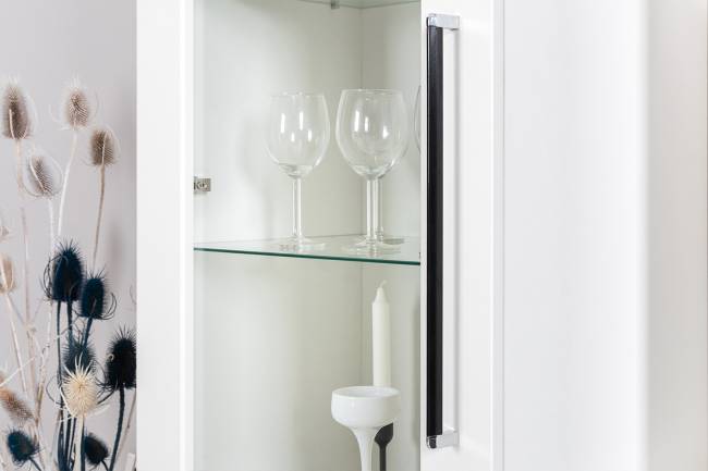 Пенал со стеклом и два комода под ТВ Валенсия цвет белый шагрень