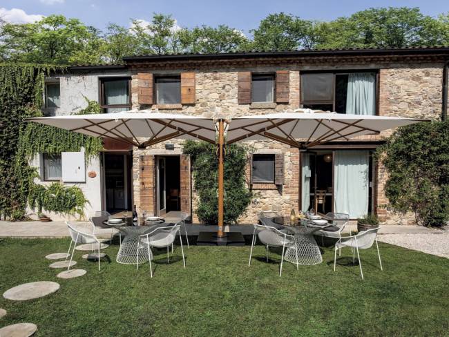 Зонт профессиональный двухкупольный 2.9х6 м Galaxia Dual V Timber имитация ироко, слоновая кость 2900х6000 мм