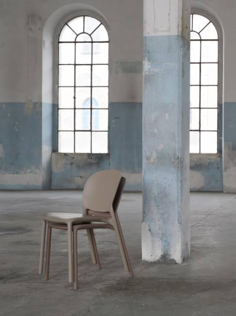 Стул пластиковый Hug Go Green карамельный 470х540х800 мм