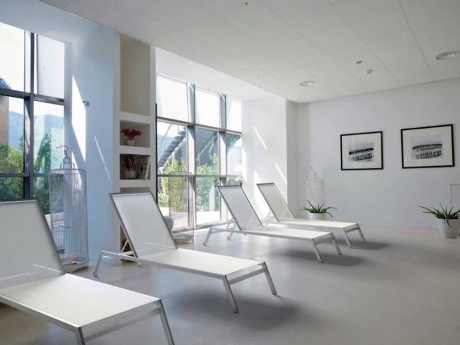 Шезлонг-лежак металлический Zen белый 2030х650х290 мм