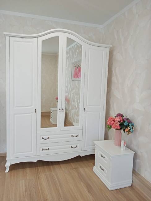 Шкаф Малонн Ави 4-х створчатый Белый