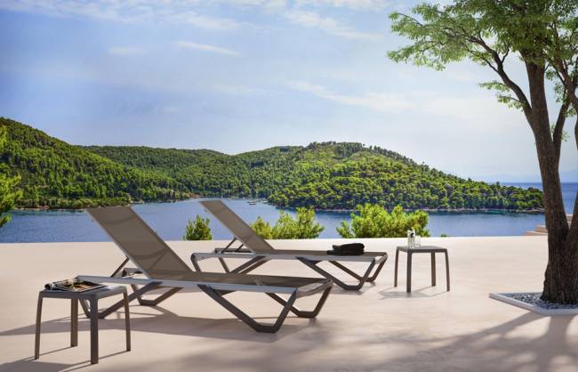 Столик пластиковый для шезлонга Wave Side Table тортора 420х420х365 мм