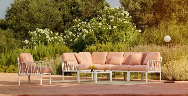 Кресло пластиковое с подушками Komodo Poltrona белый, розовый 775х780х900 мм