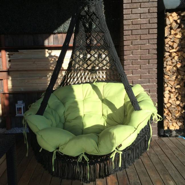 Подвесное плетеное кресло качели CARTAGENA (цвет черный) с подушками (цвет зеленый) без каркаса