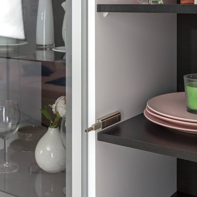 Стенка для гостиной со стеклянными фасадами Сидней цвет белый/чёрный/фасады МДФ белый глянец Стенка для гостиной со стеклянными фасадами Сидней цвет белый/чёрный/фасады МДФ белый глянец